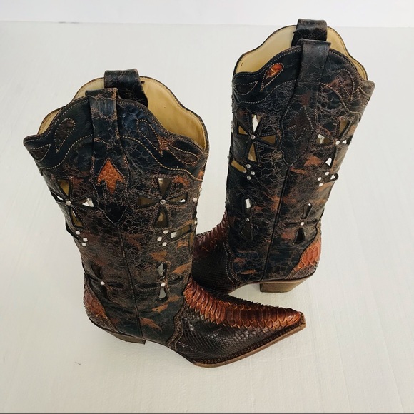 CORRAL VINTAGE Shoes - NWOT CORRAL VINTAGE PYTHON BOOTS SIZE 8